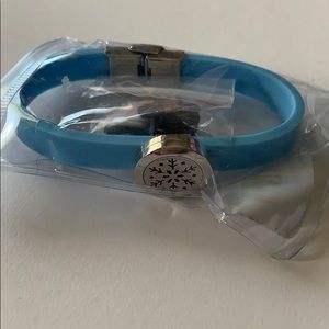 ❄️Diffuser bracelet with snap closure in blue NEW